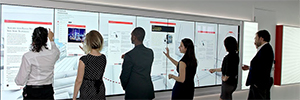 Displax Tile: 55 all-in-one display″ for touch video walls of up to one hundred touches