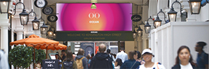 يقوم Ocean بتثبيت شاشة عرض كاملة الحركة كبيرة الحجم في Kensington Arcade