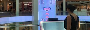 Les écrans LED du centre commercial Plenilunio à Madrid deviennent un flipper géant