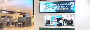 正確な変更は、マドリードバラハス空港のオフィスのデジタルサイネージに賭ける