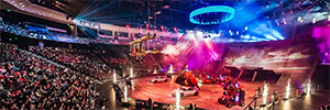 Die Akrobatikshow mit Elekron-Fahrzeugen setzt auf den Klang von&b Klanglandschaft