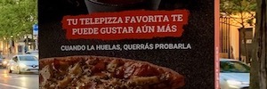 Sensorisches Marketing mit dem Geruch von Grillpizza im urbanen Mupis von Clear Channel