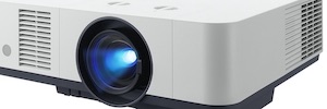 Sony расширяет спектр лазерных проекторов для бизнеса, образование и развлечения