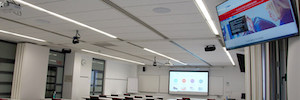 Ditec Comunicaciones将庞培法布拉大学的教室改造成一个混合空间
