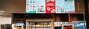Krispy Kreme оптимизирует клиентский опыт с помощью полного решения для цифровых вывесок