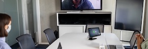 Atlona élargit sa gamme d’écrans tactiles Velocity avec un modèle 10 »