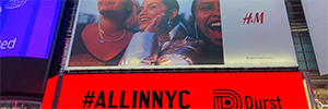 Una espectacular pantalla Led convive con la cartelería tradicional en Times Square