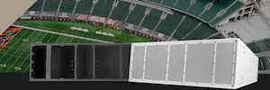 Installation des Paul Brown Stadium 580 RCF custom Lautsprecher