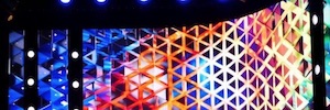 Eine geschwungene Led-Videowand von Unilumin-Stars im virtuellen Studio des Palais des Congres in Paris