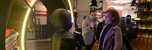 Der Tokioter Roboter spielt in einem Pilotprojekt zur Verbesserung der Prozesse im Hotellerie