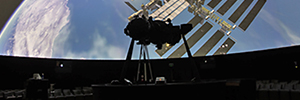Barco e RSA Cosmos creano un'esperienza di immersione stellare al Planetario di Bruxelles