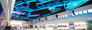 西安のショッピングモールは、未来的な3Dの世界で訪問者を魅了します