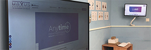 Maxus porta l'interattività nelle aule con i monitor Traulux