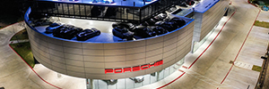 Porsche fa la differenza nella sua concessionaria di Austin con Elation Seven Batten 72