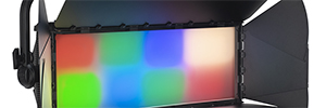 Elation KL Pannello XL: Luce LED morbida a spettro completo con controllo multizona