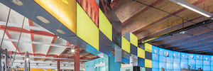 Museu de Ciência de Manchester reabre instalando uma grande parede led