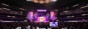 Бромптон обрабатывает Светодиодные экраны на концерте ‘The Freedom Experience’