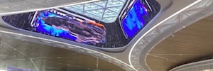 يونيلومين يدمج شاشة LED ثلاثية الجوانب في مطار شنتشن