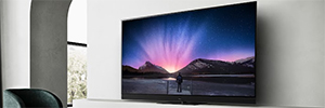 باناسونيك تقدم الرائد في أجهزة التلفزيون, نموذج OLED LZ2000