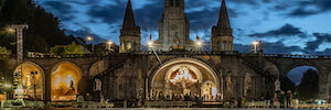 Anolis met en valeur avec des luminaires Led la façade de la Basilique du Rosaire de Lourdes
