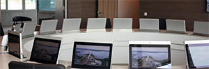 أورانج تدمج شاشات DynamicX2 في مقرها الجديد في ساحل العاج