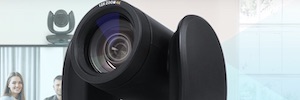 AVer 集成了 4K 双镜头云台功能，可在 CAM550 上举行会议