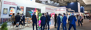 Hikvision attends ISE 2022 with its screens for business, education and retail