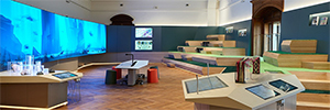 A sala de experimentação do NHM em Viena atrai o visitante com uma grande parede de vídeo led por Leyard