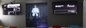 TEC e TU Delft insegnano la prima classe intercontinentale con il professor Hologram