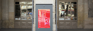 Die Universität Porto installiert digitale Kioske von Partteam & Oemkioske
