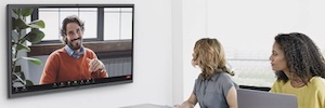 MaxHub presents its V6 Classic and V6 ViewPro collaboration screens
