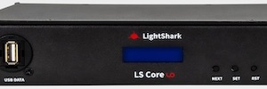 ライトシャークは、コアiOで照明コンソールの範囲を拡大します