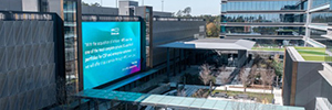 HPE installs on its façade a spectacular Led screen SNA Displays
