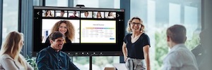 Optoma يقدم سلسلة من شاشات LCD Connect للأعمال والتعليم