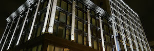 Anolis highlights with Led technology the architecture of the Godfrey hotel in Boston