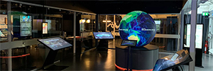 La projection de Barco et la réalité virtuelle d’Elumenati rendent l’information scientifique accessible