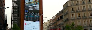super 8 Media renouvelle sa LED verticale avec Samsung sur la Plaza de Callao à Madrid