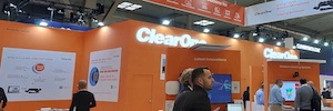 ClearOne scopre il sistema microfonico wireless Dialog all'ISE 20 Usb