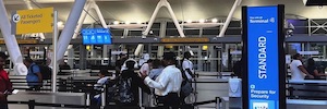 Synect、JFK空港のT4に11の情報トーテムを導入