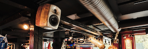 Genelecは、Bodom Barで「デス・メタル」に敬意を表するサウンドを提供します