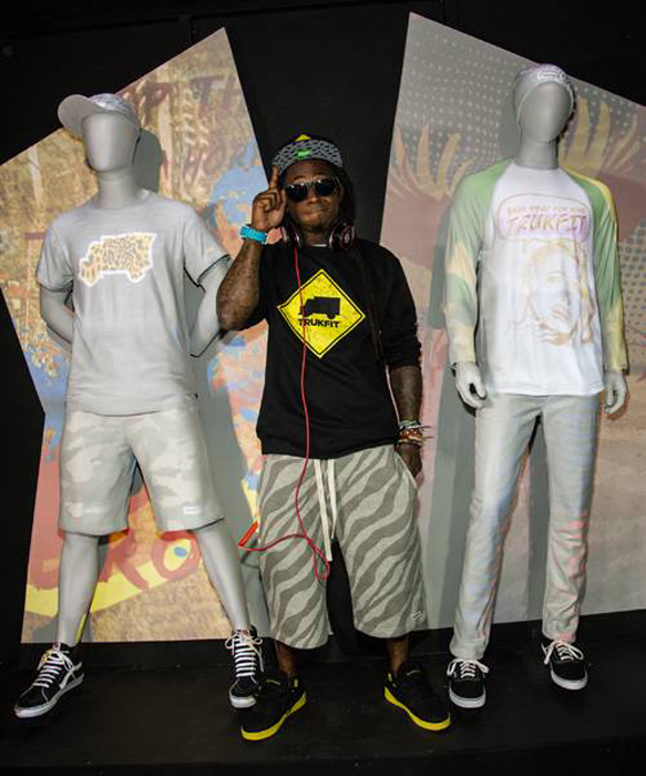 Lil Wayne presents his new streetwear brand with 3D mapping on mannequins