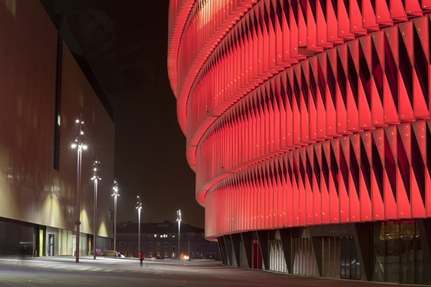 The Stadium of San Mamés shines with a dynamic and multimedia lighting ...