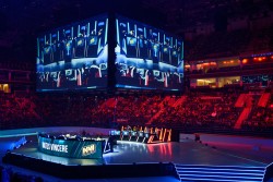 Christie ceremonia apertura LOL