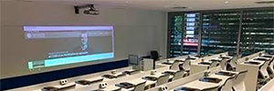 El centro universitario Villanueva renueva sus aulas con nuevos equipos de visualización y proyección