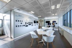 crestron milan centro experiencia