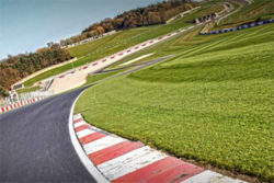 Tripleplay en circuito Donington Park