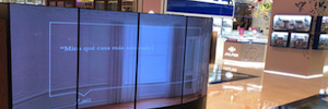 プラザ リオ ショッピング センター 2 LG OLED '波'ビデオウォールをインストールします