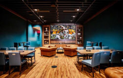 Digital Projection en 906 Cocktail Cigar Lounge