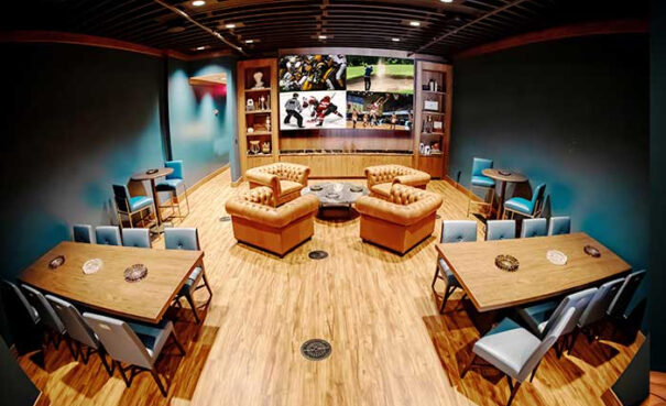 Digital Projection en 906 Cocktail Cigar Lounge