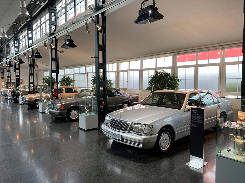 chorro radical golf Elation Professional highlights the elegance of Mercedes-Benz's historic  vehicles